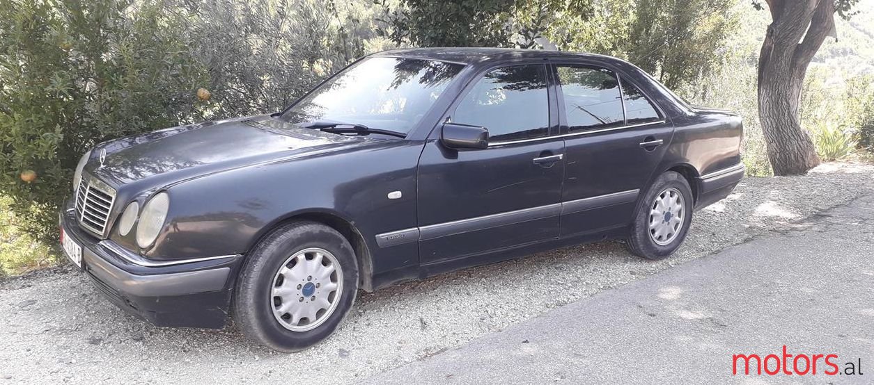 1997' Mercedes-Benz 220 photo #1