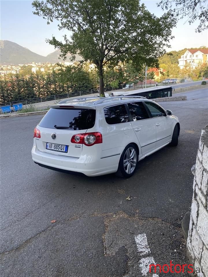 2010' Volkswagen Passat photo #5