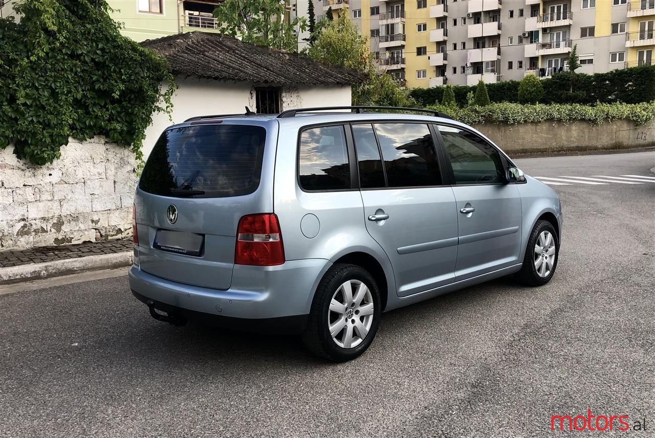 2006' Volkswagen Touran photo #3