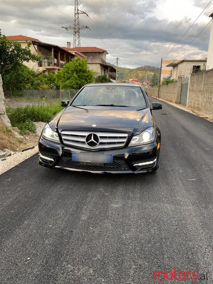 2012' Mercedes-Benz C 300 photo #2