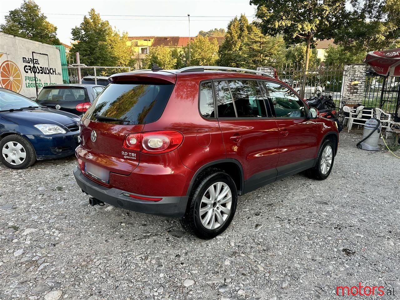 2010' Volkswagen Tiguan photo #2