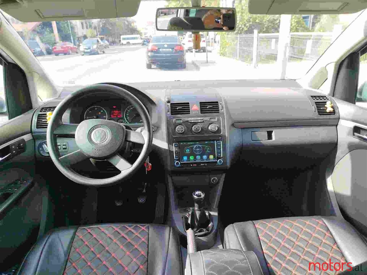 2003' Volkswagen Touran photo #6