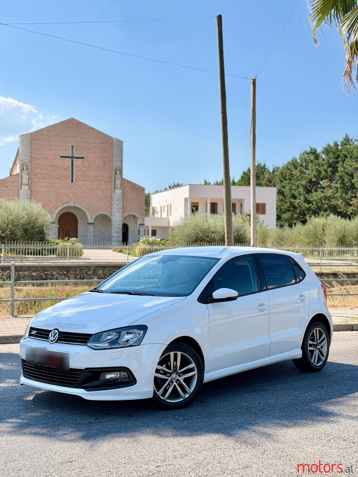 2015' Volkswagen Polo photo #3
