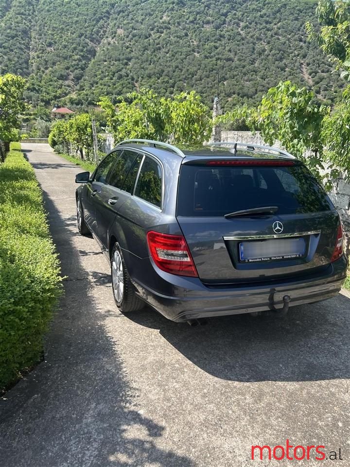 2009' Mercedes-Benz 200 photo #2