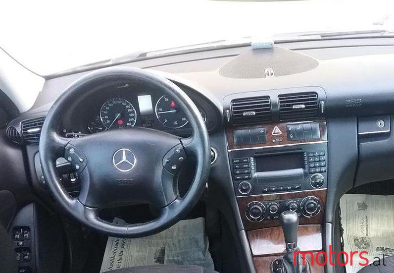 2005' Mercedes-Benz C 220 photo #2