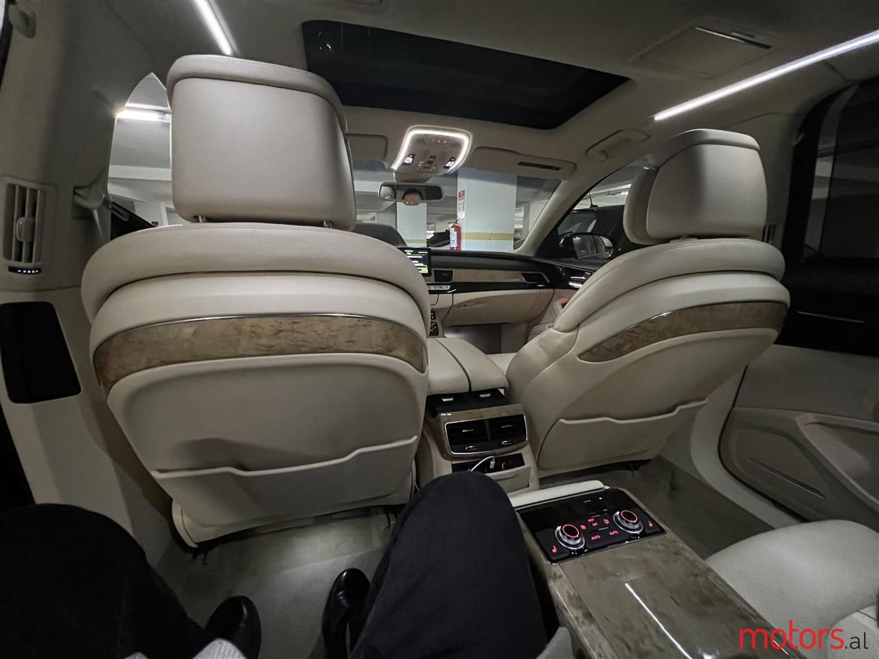 2012' Audi A8 photo #5