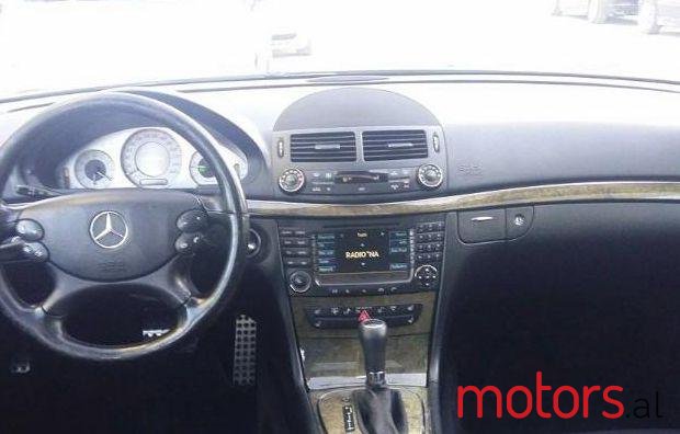2006' Mercedes-Benz E-Class photo #2