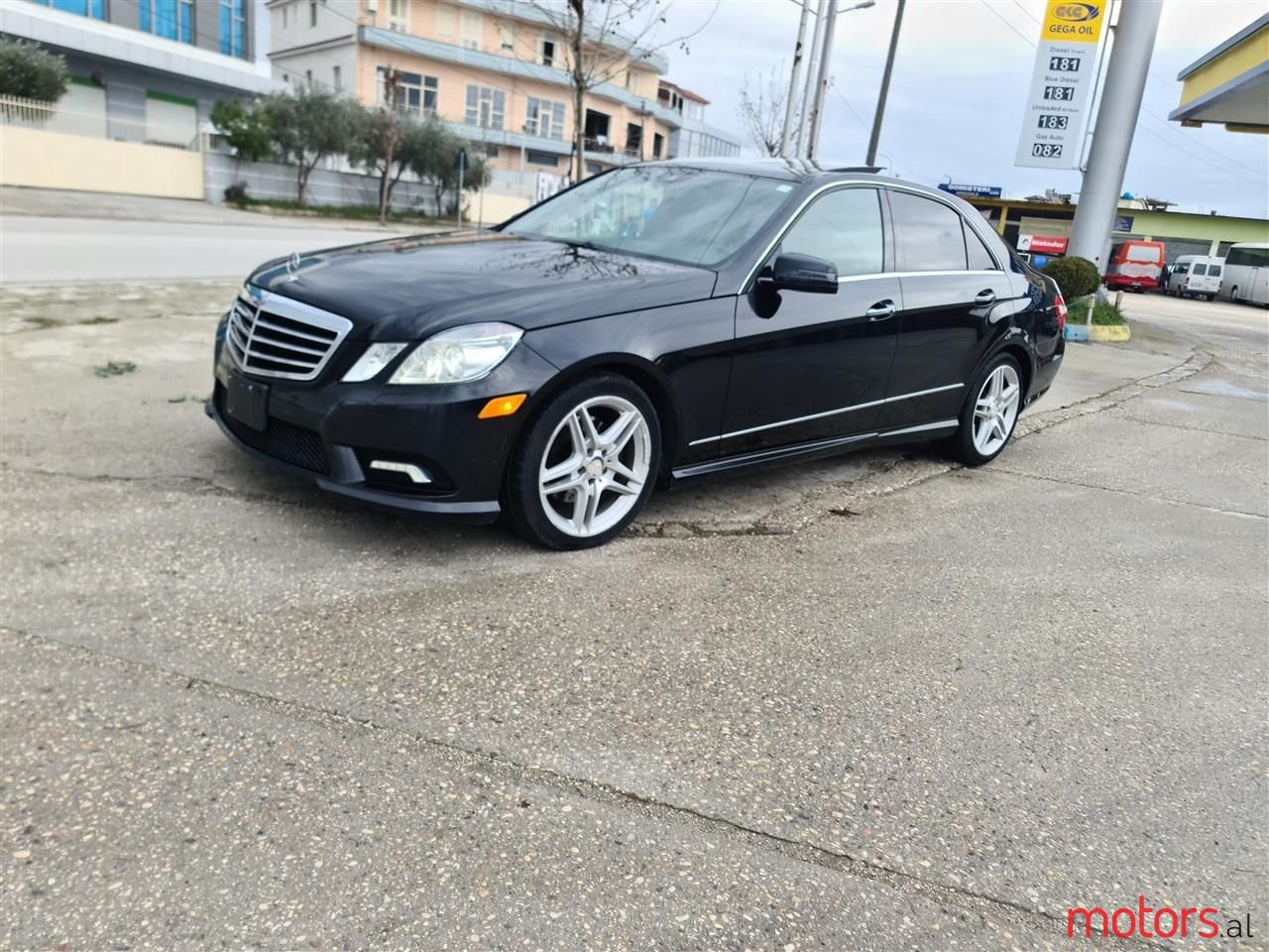 2011' Mercedes-Benz E 350 photo #2