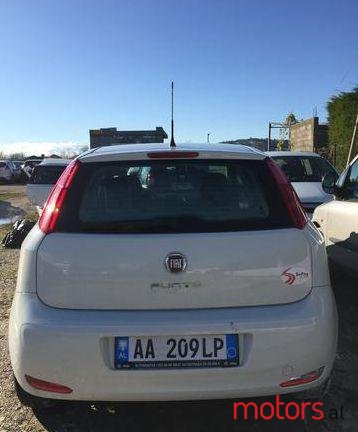 2015' Fiat Grande photo #2