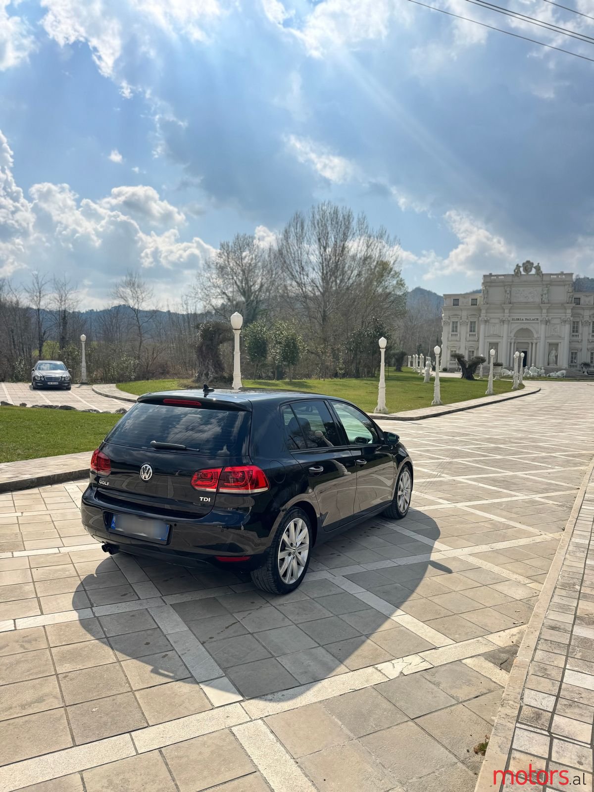 2011' Volkswagen Golf photo #2