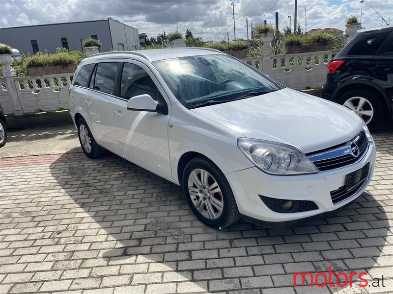 2009' Opel Astra photo #1