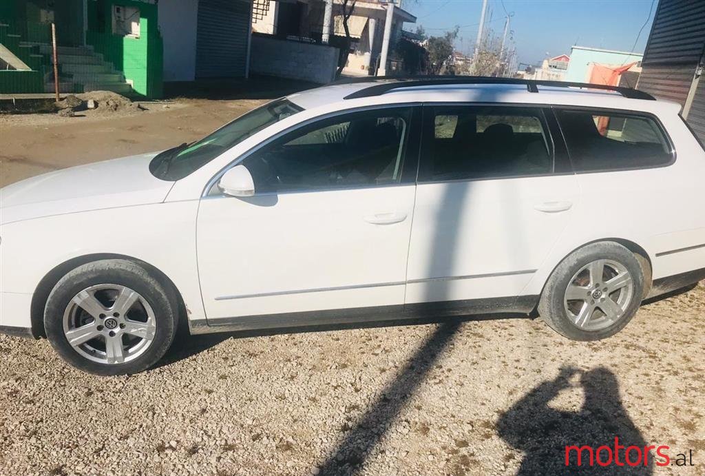 2005' Volkswagen Passat photo #1