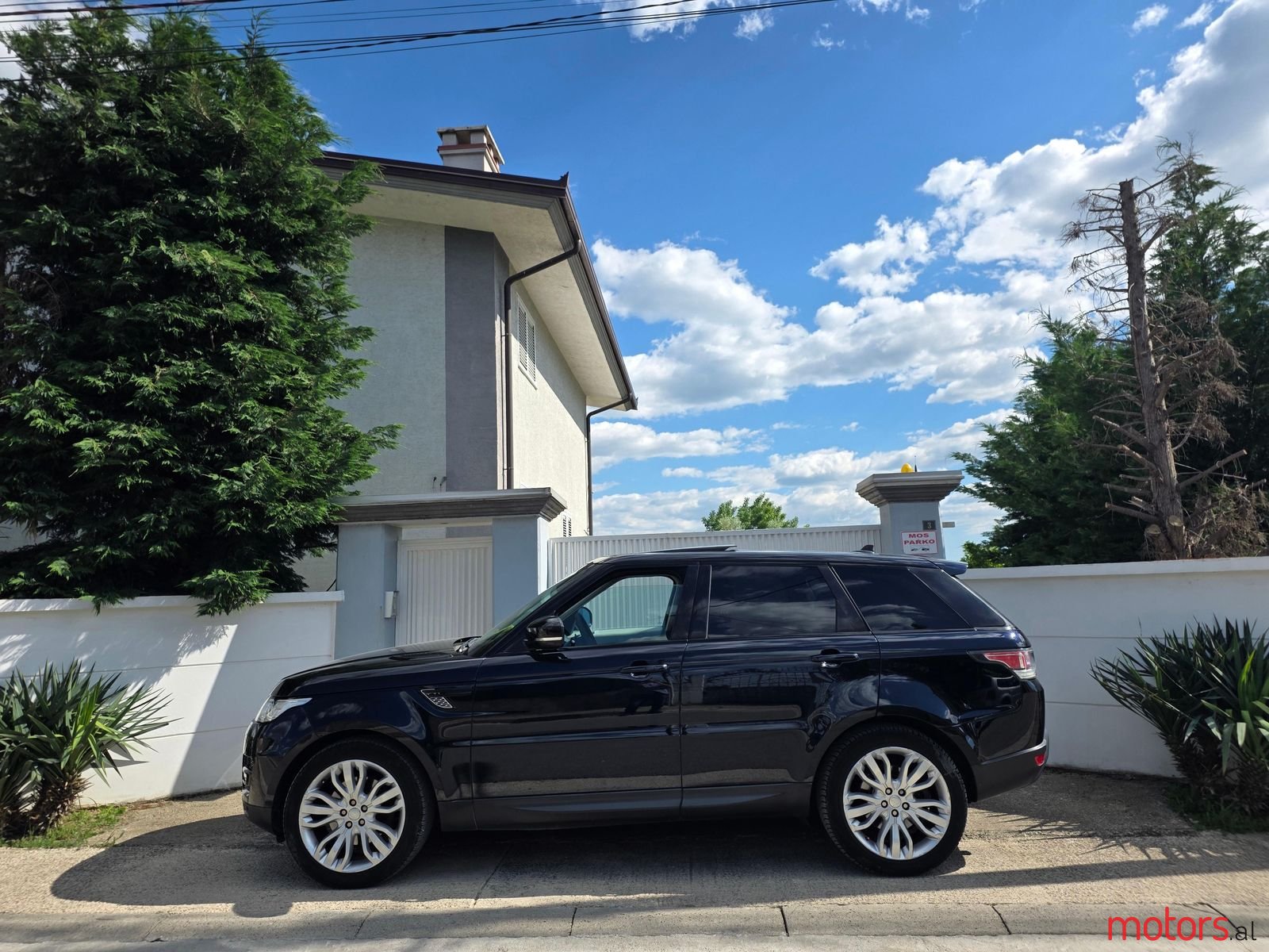 2016' Land Rover Range Rover Sport photo #2