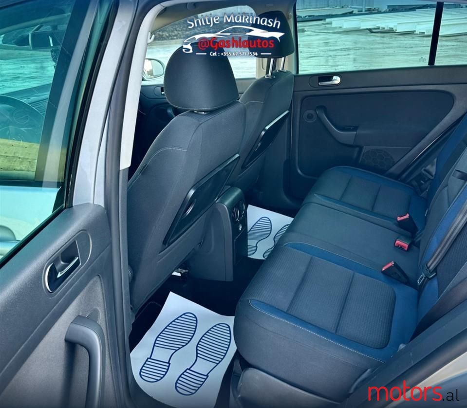 2011' Volkswagen Golf Plus photo #2