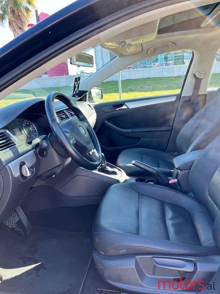 2012' Volkswagen Jetta photo #4