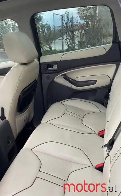 2012' Ford Kuga photo #5