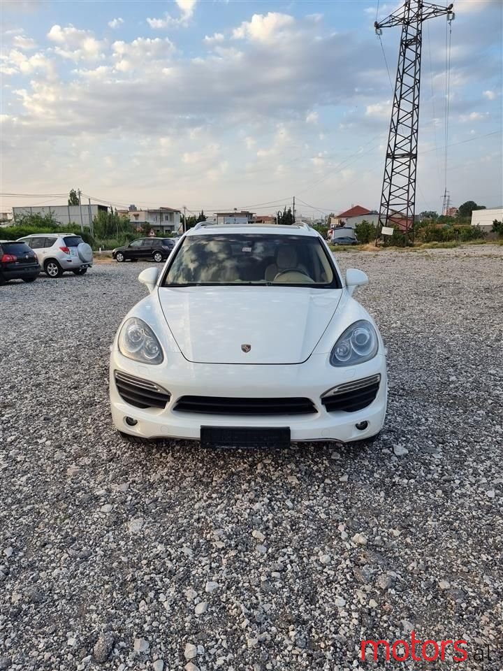 2011' Porsche Cayenne photo #3