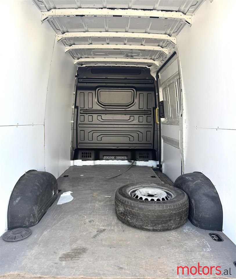 2018' Volkswagen Crafter photo #3