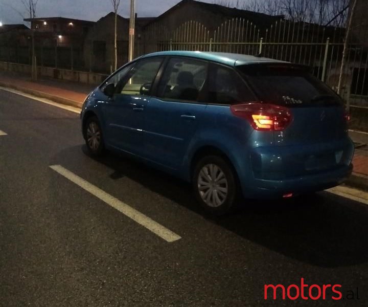 2008' Citroen C4 photo #2
