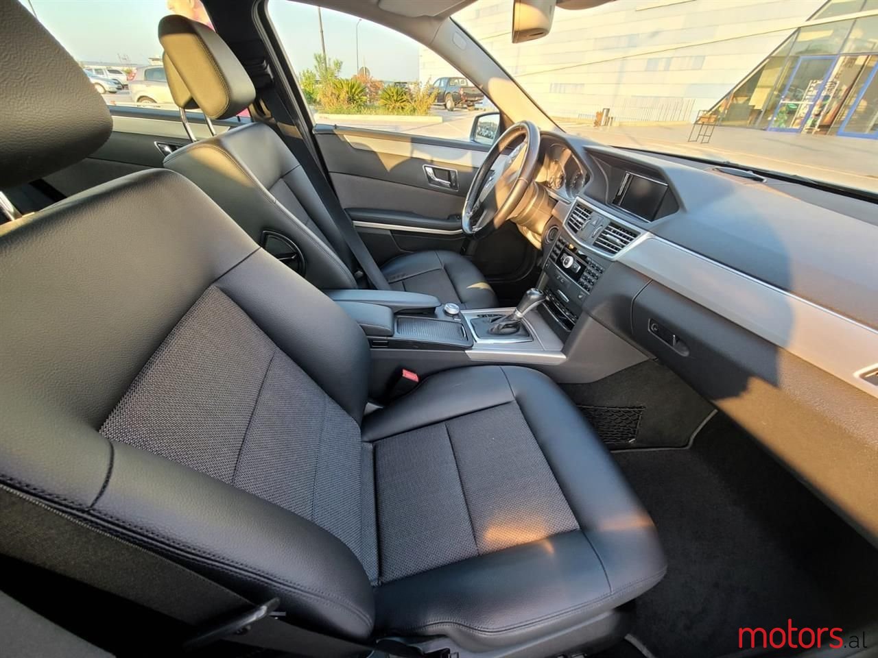 2011' Mercedes-Benz E 220 photo #5