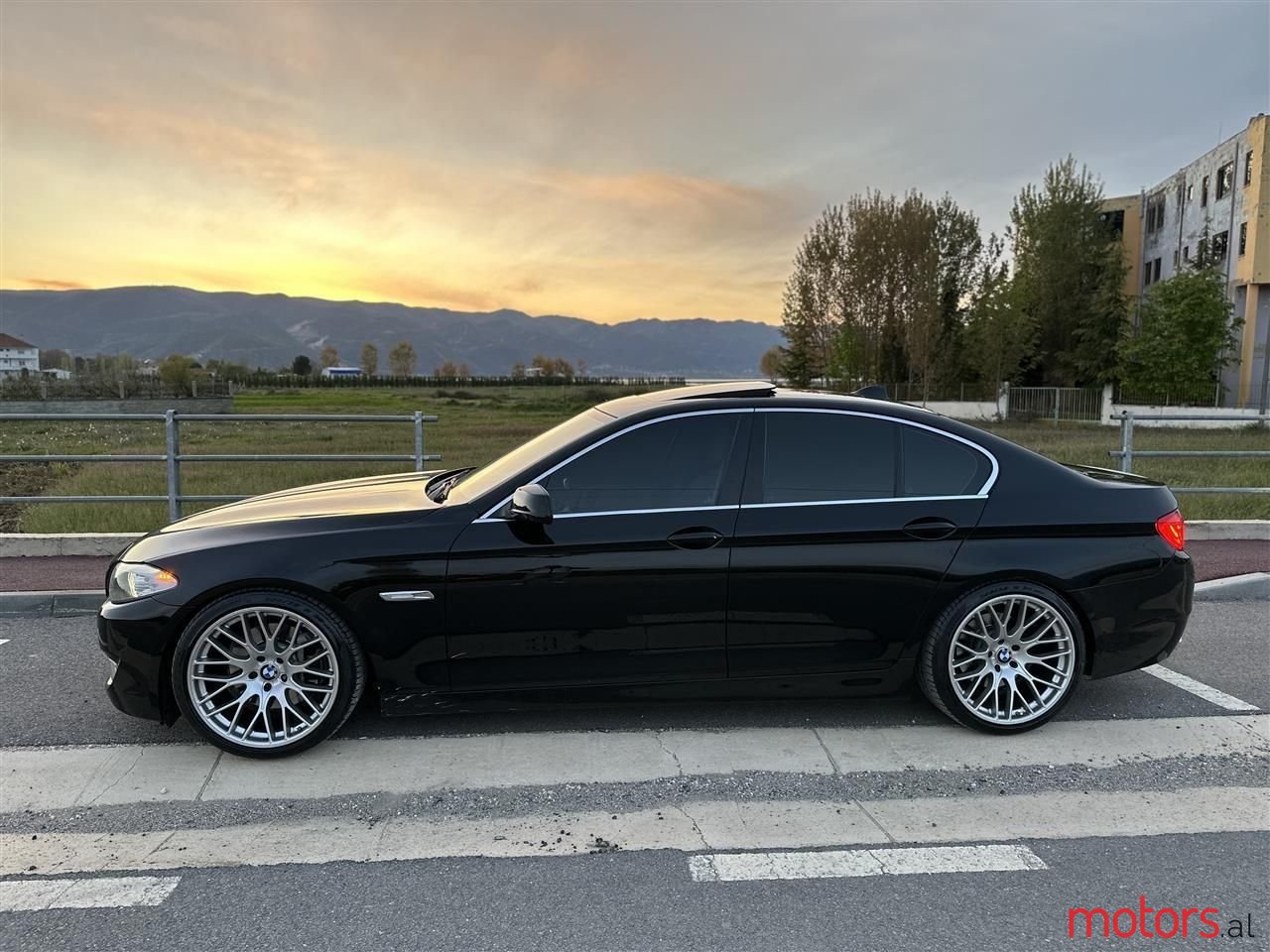 2010' BMW 530 photo #2