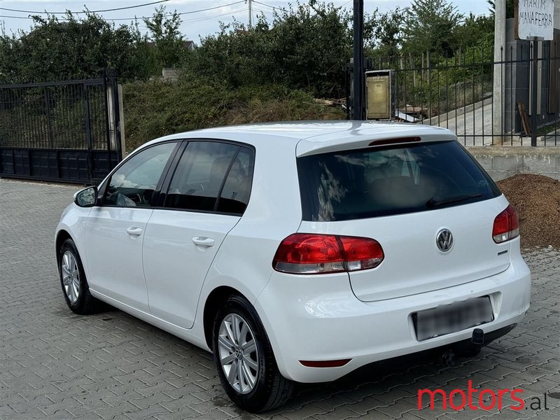 2010' Volkswagen Golf photo #6