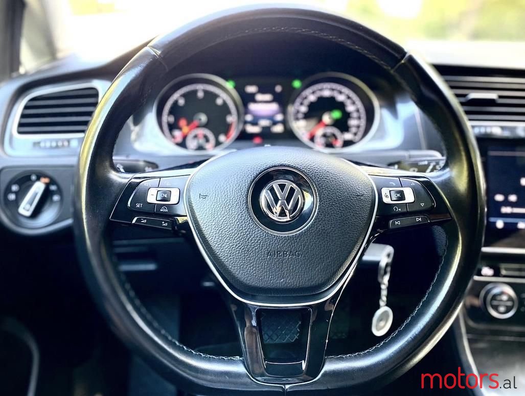 2017' Volkswagen Golf photo #4