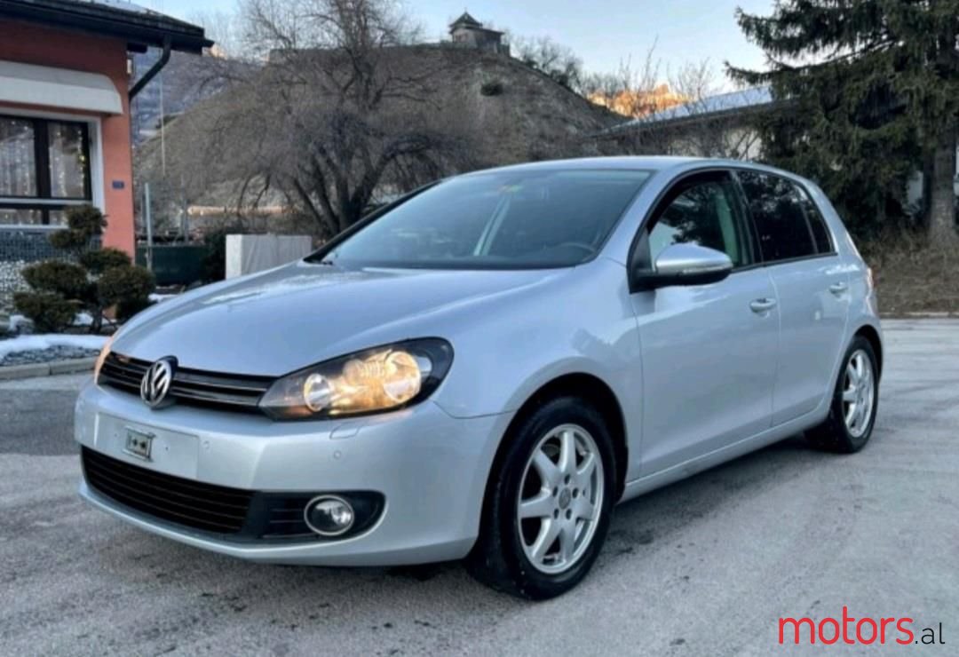 2009' Volkswagen Golf photo #2