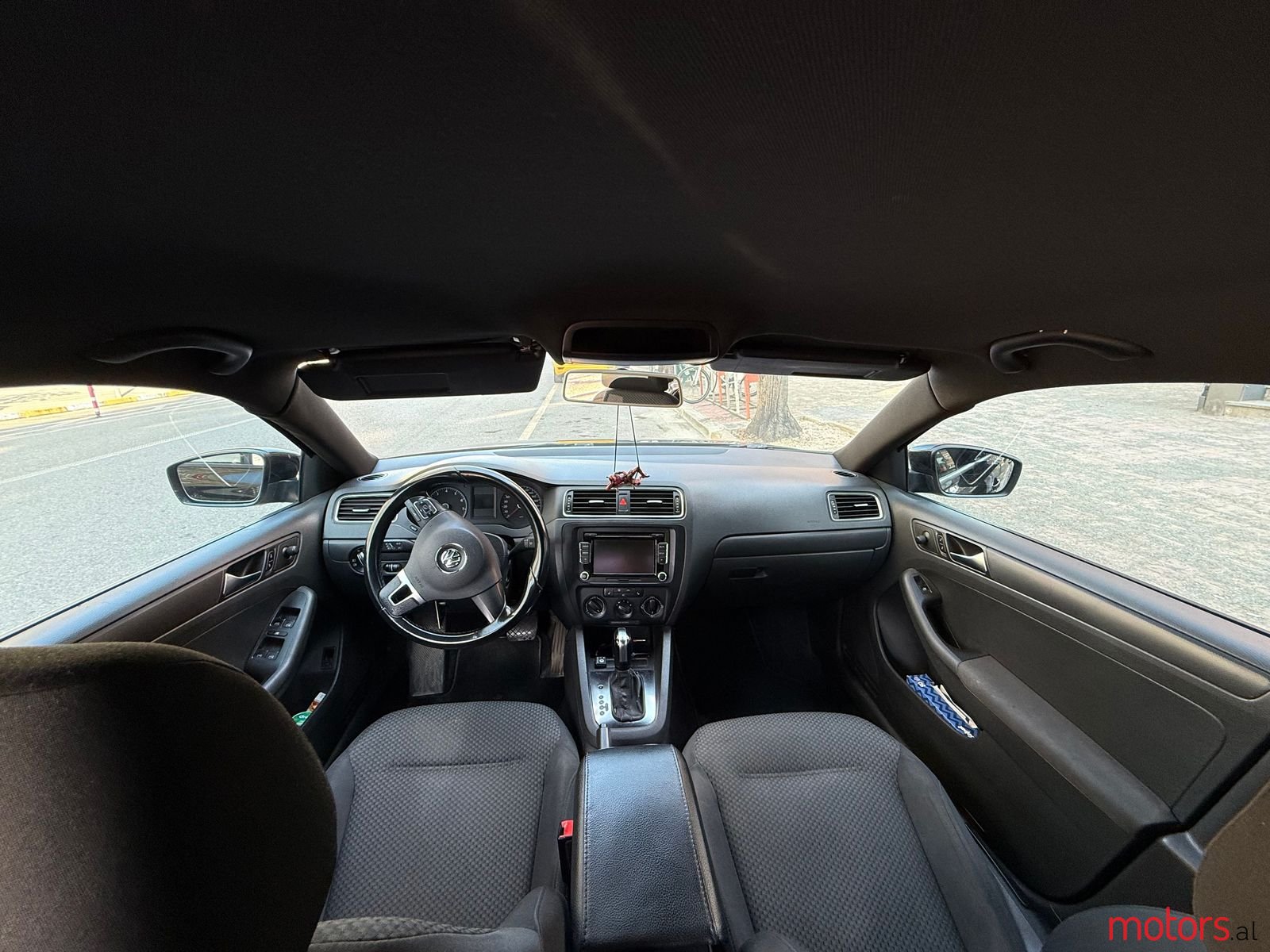 2011' Volkswagen Jetta photo #5