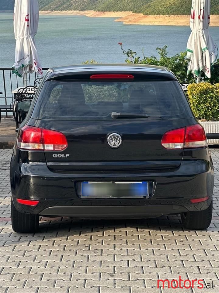 2009' Volkswagen Golf photo #2