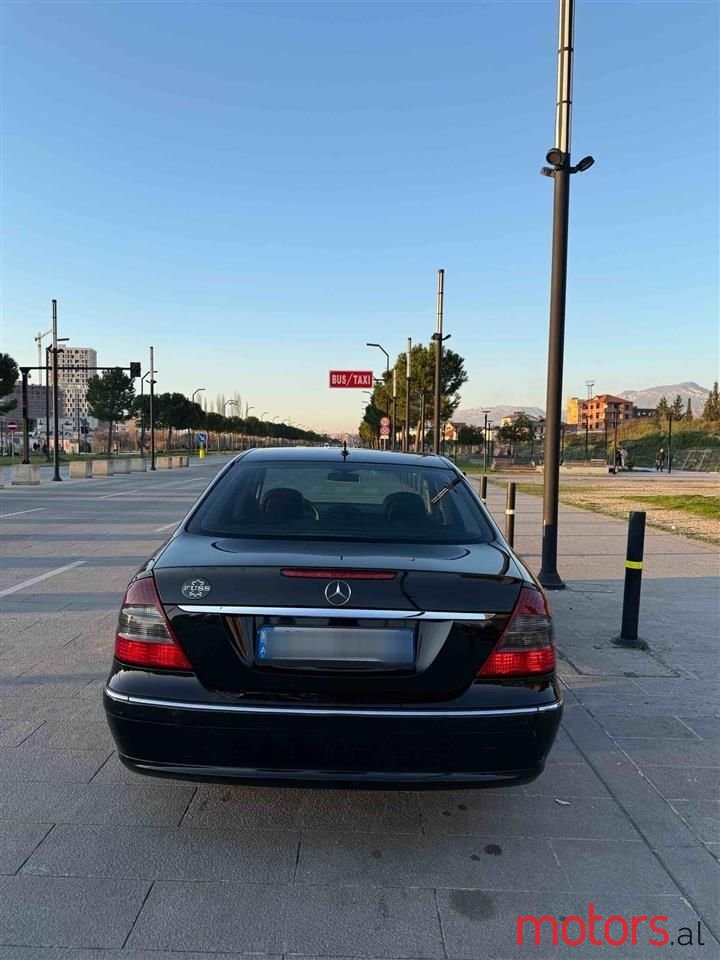 2008' Mercedes-Benz E 220 photo #3