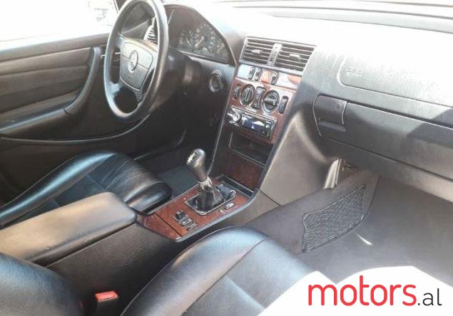 2000' Mercedes-Benz C-Class photo #2