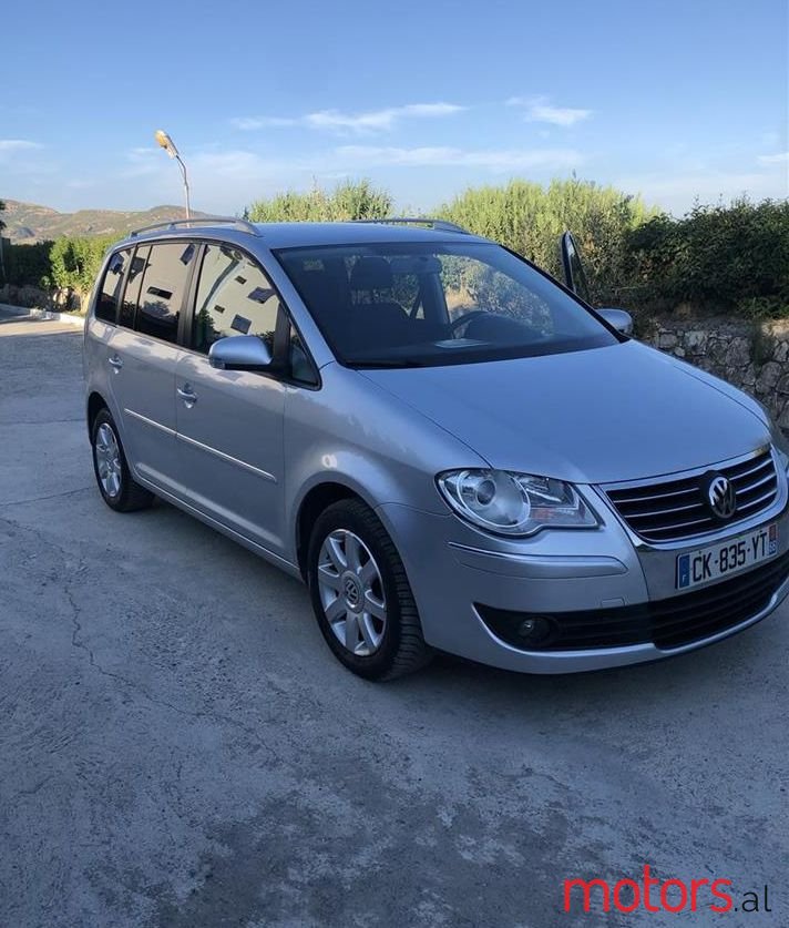 2008' Volkswagen Touran photo #1