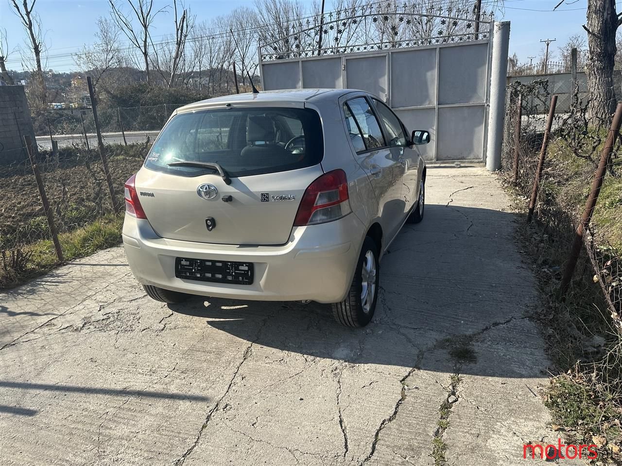 2010' Toyota Yaris photo #3