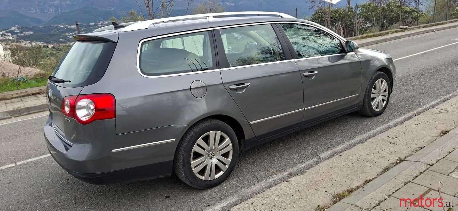 2007' Volkswagen Passat photo #3