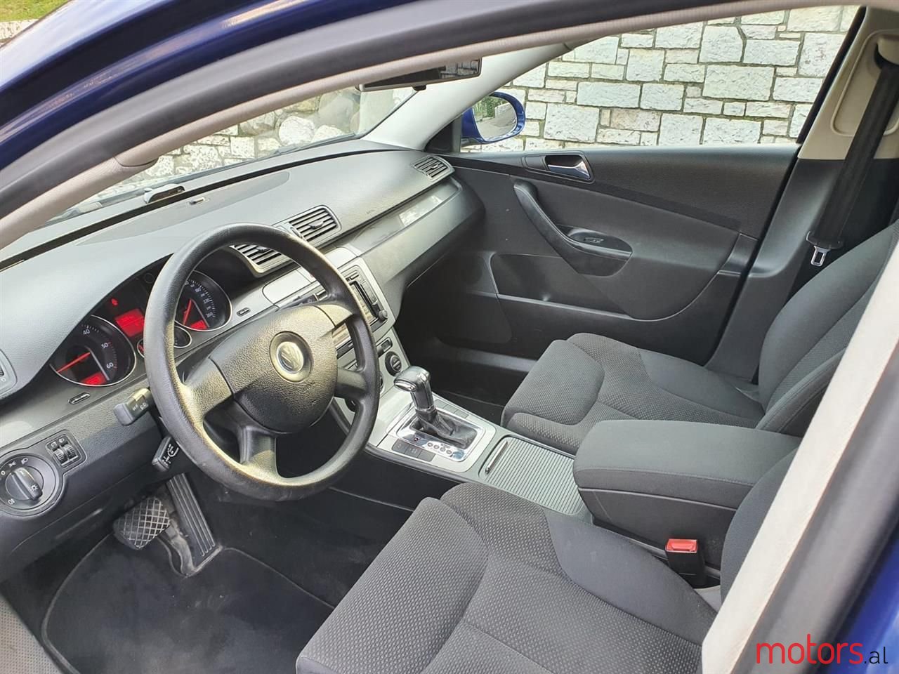 2005' Volkswagen Passat photo #6