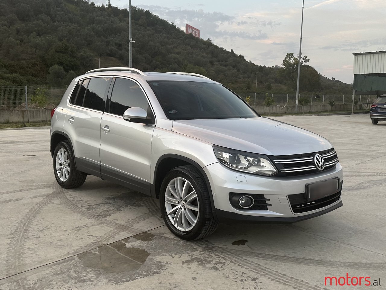 2012' Volkswagen Tiguan photo #5