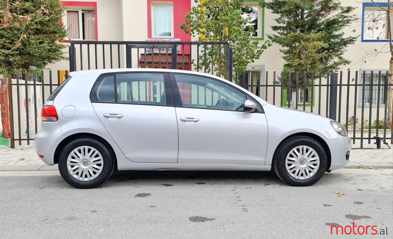 2009' Volkswagen Golf photo #6