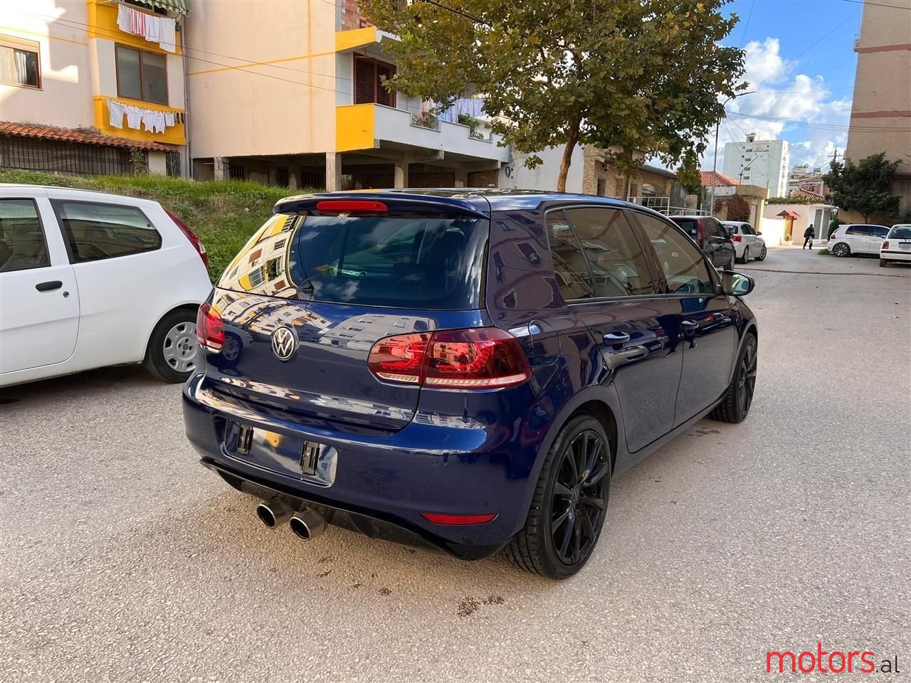 2011' Volkswagen Golf photo #4