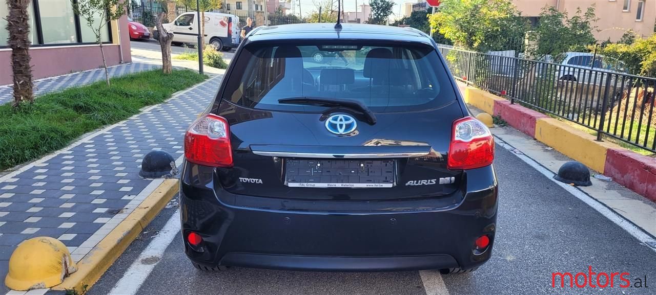 2011' Toyota Auris photo #4