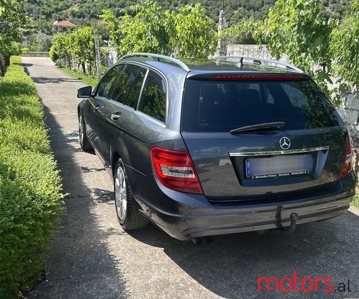 2009' Mercedes-Benz 200 photo #2