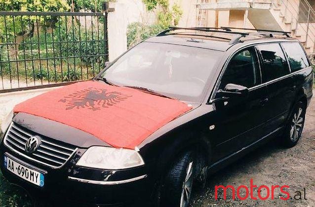 2001' Volkswagen Passat photo #1