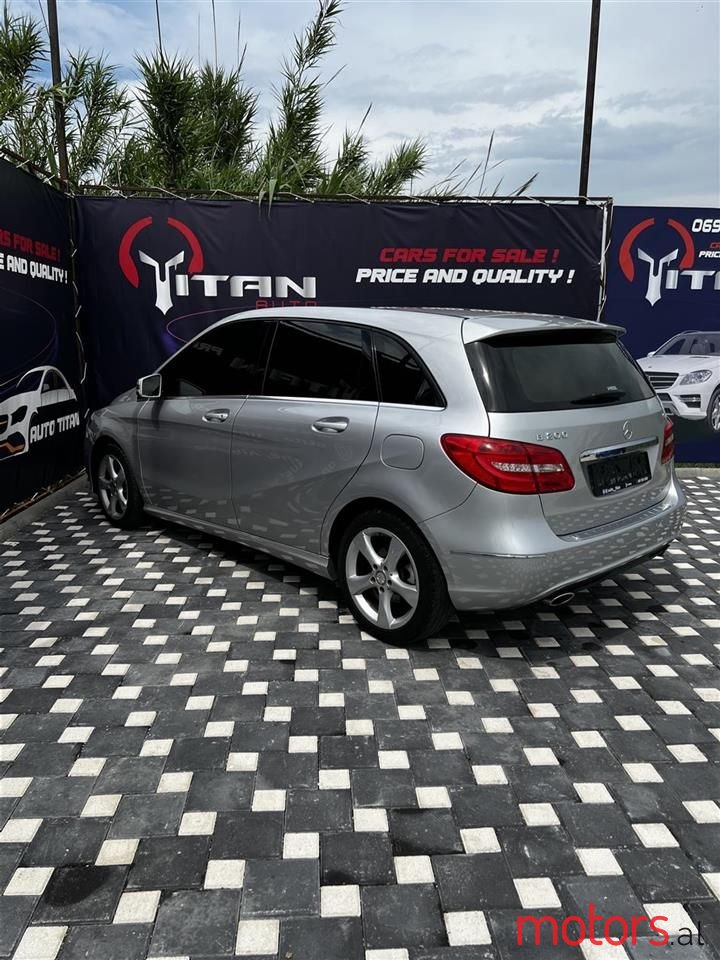 2013' Mercedes-Benz B 200 photo #3