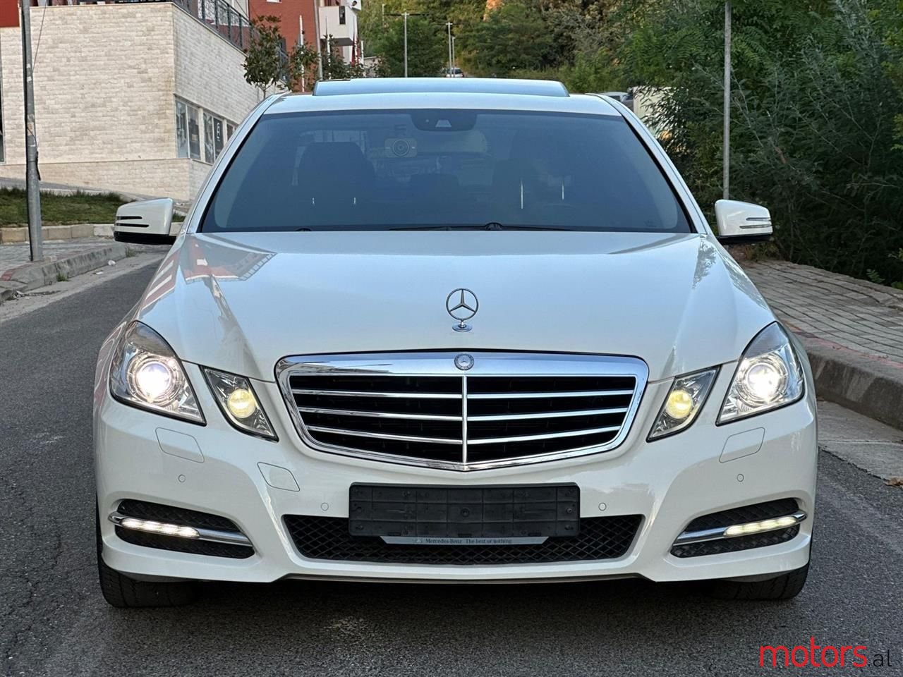 2012' Mercedes-Benz E 220 photo #5