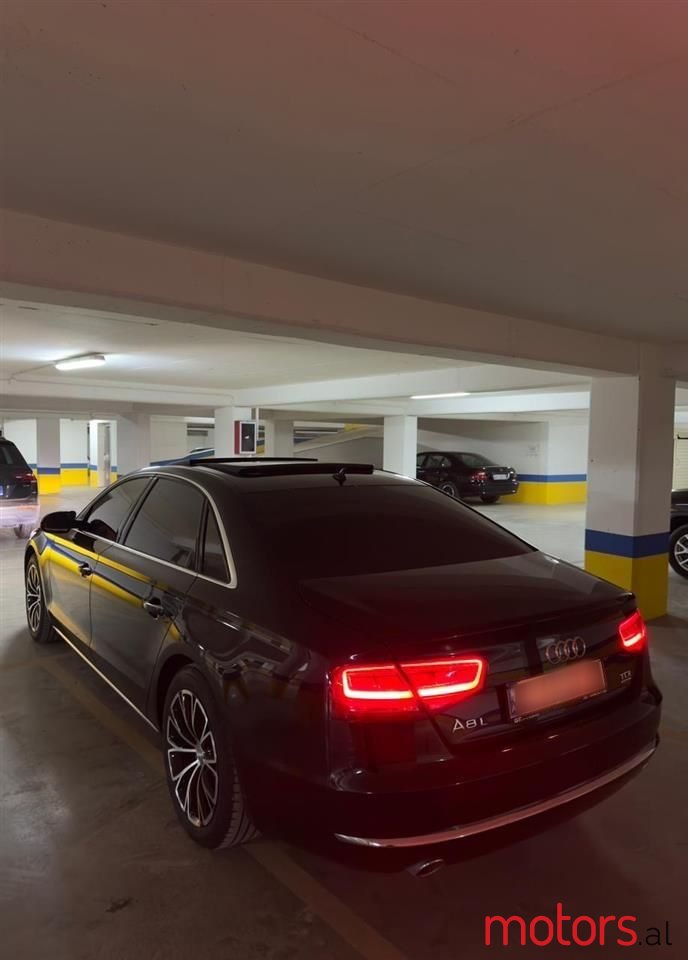 2012' Audi A8 photo #5