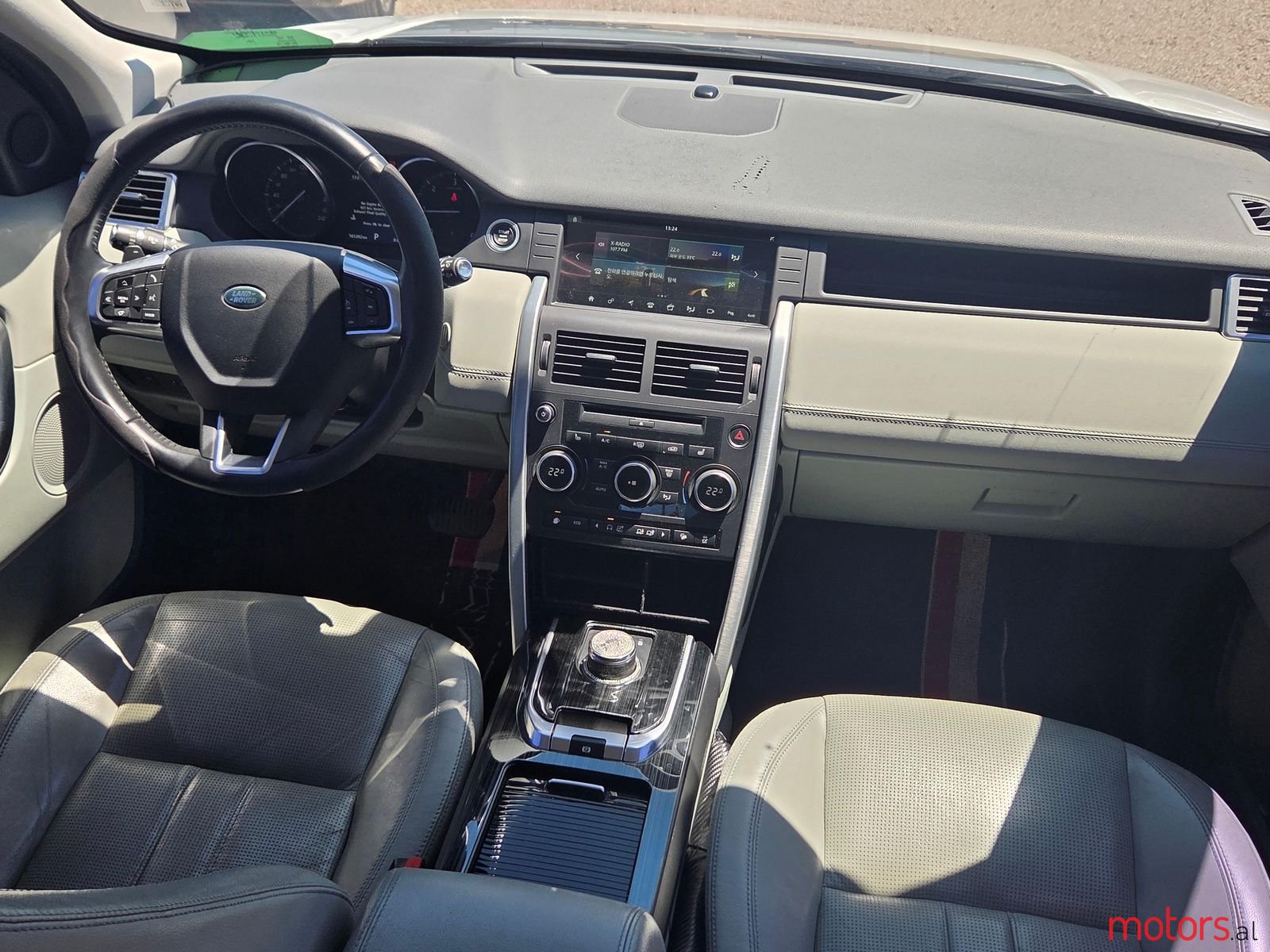 2016' Land Rover Discovery Sport photo #5