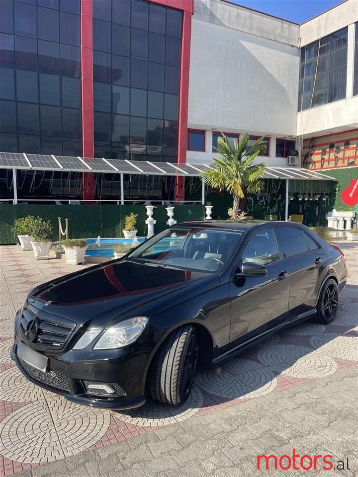 2009' Mercedes-Benz E 350 photo #1