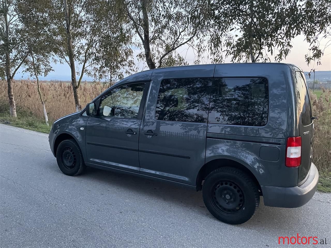 2005' Volkswagen Caddy photo #2