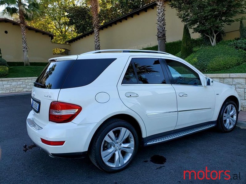 2011' Mercedes-Benz ML 350 photo #2