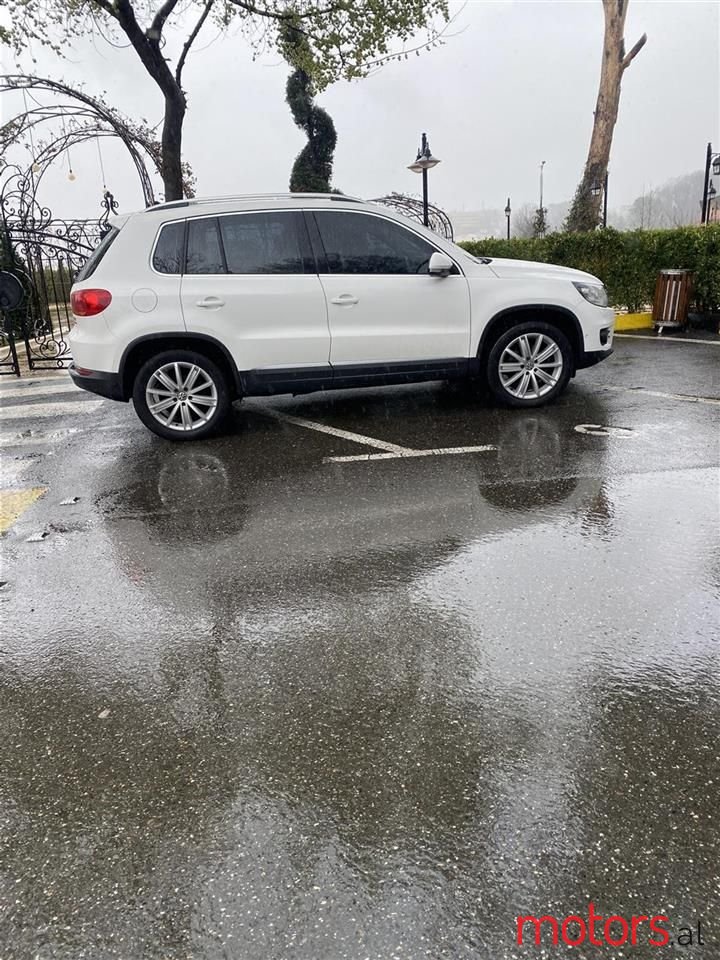 2012' Volkswagen Tiguan photo #1